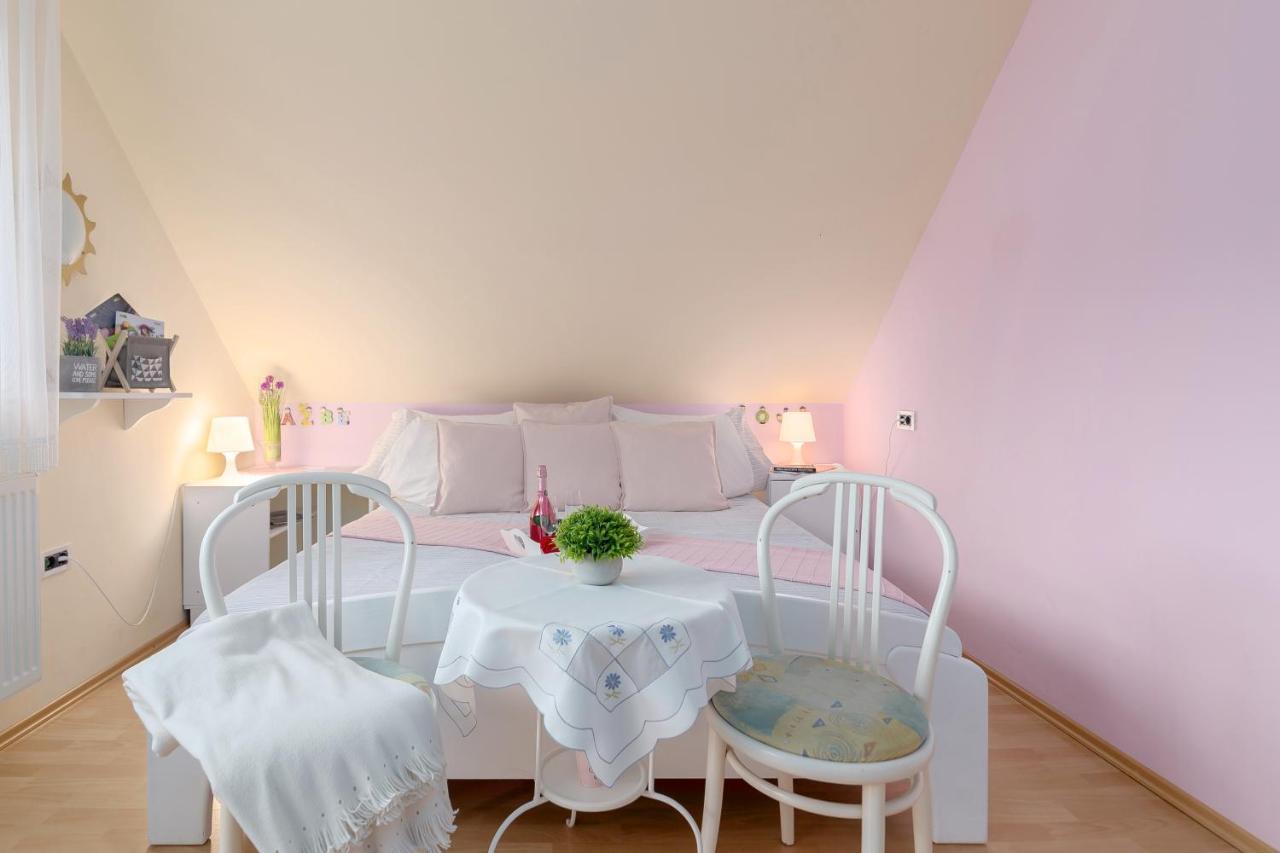 Sara Apartma *