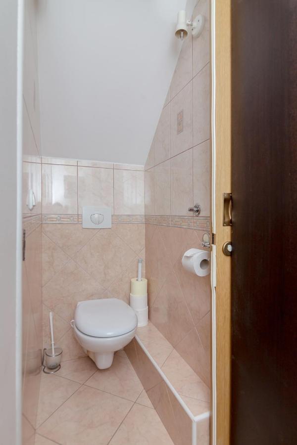 Apartma Sara *